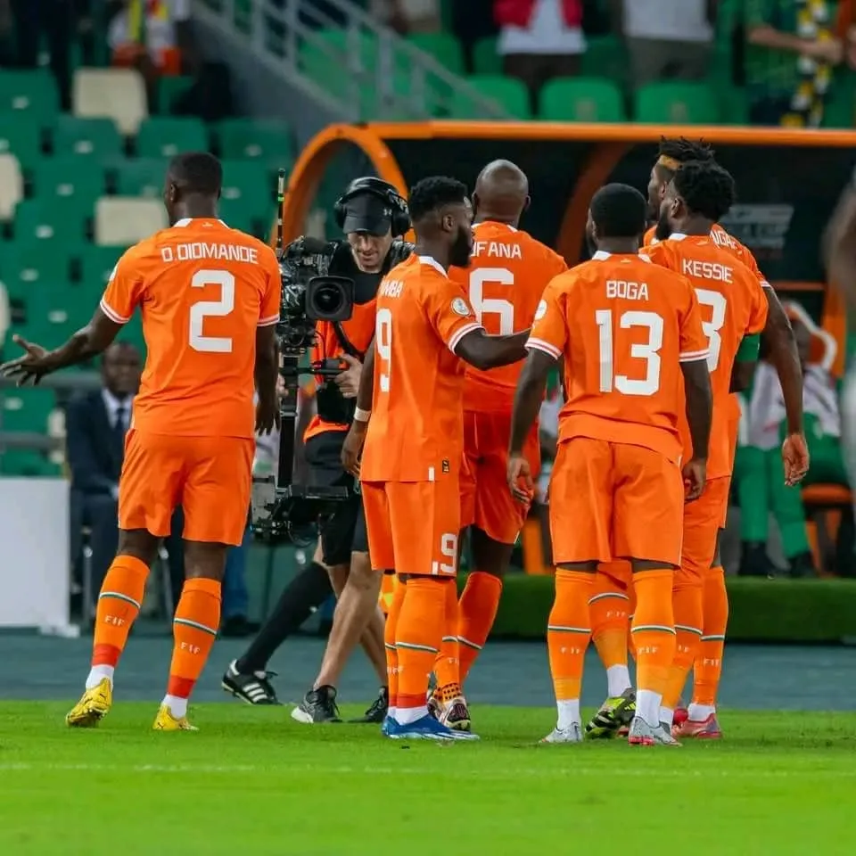 Le pays hôte démarre tambour battant, le Nigeria refroidi dès l'entame de la compétition