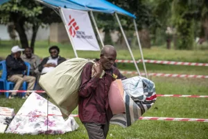 TSHOPO : Plus de 4800 ménages ayant fui le conflit intercommunautaire de Lubunga assistés par MSF à Kisangani Les déplacés ayant fuient le conflit communautaire dans la commune de Lubunga, en ville de Kisangani ont été assistés par L'organisation Médecin Sans Frontières (MSF).