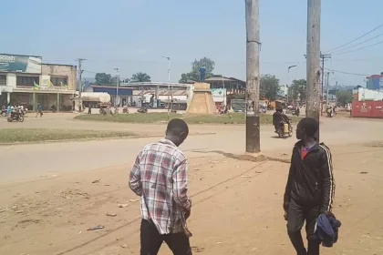 Reprise Timide des Activités Socioéconomiques Après une Circulation Bloquée ce Matin par des Barricades