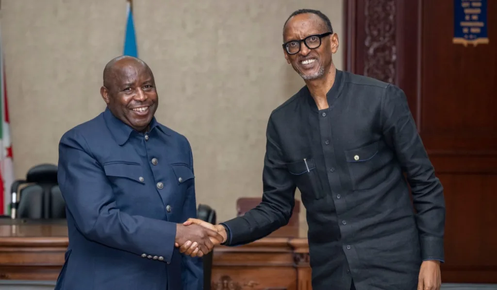 Le président Rwandais Paul Kagame a rencontré le président burundais Evariste Ndayishimiye, qui est également président de l'EAC