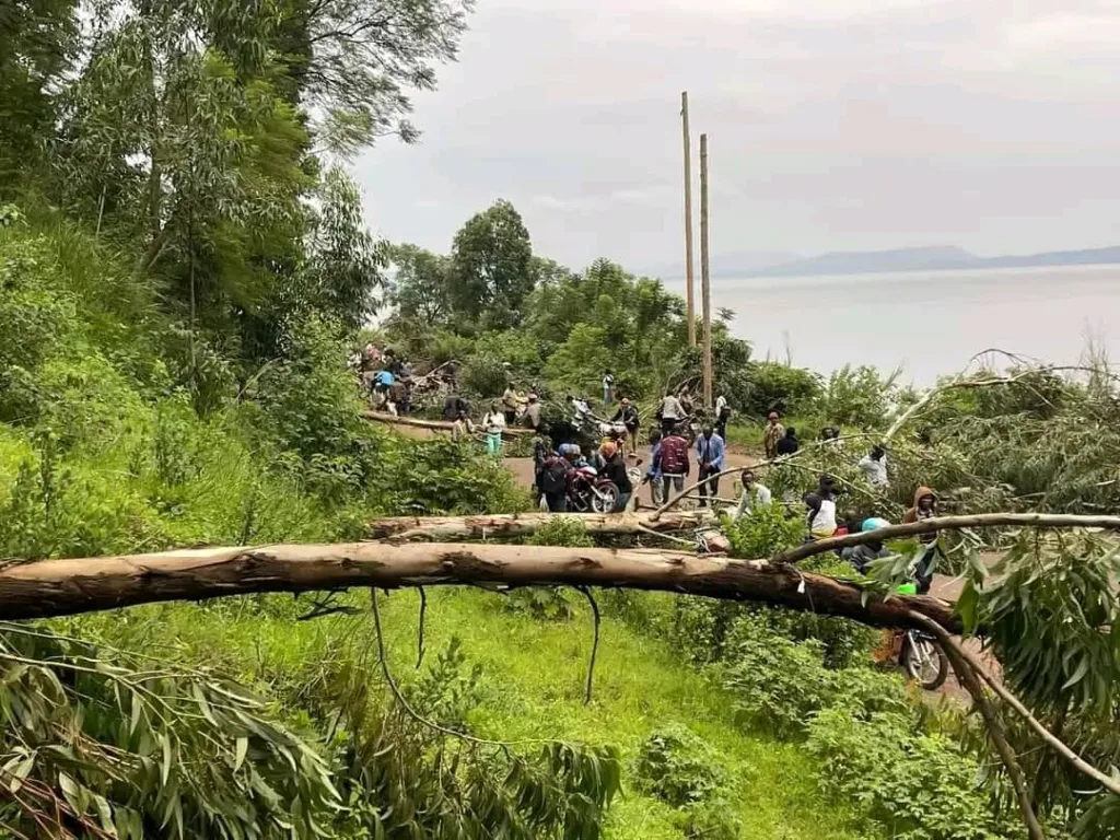 Des habitants en colère manifestent à Kabare pour dire non aux manœuvres de la CENI visant à écarter leur élu Justin BAHIRWE de la liste des députés élus dans cette partie du sud-kivu.