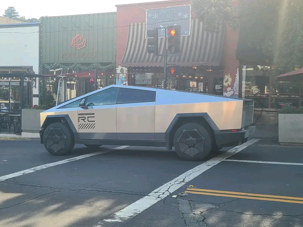 Le Cybertruck, un véhicule utilitaire tout terrain à benne ouverte (pick-up) et 100 % électrique [Photo d’illustration]