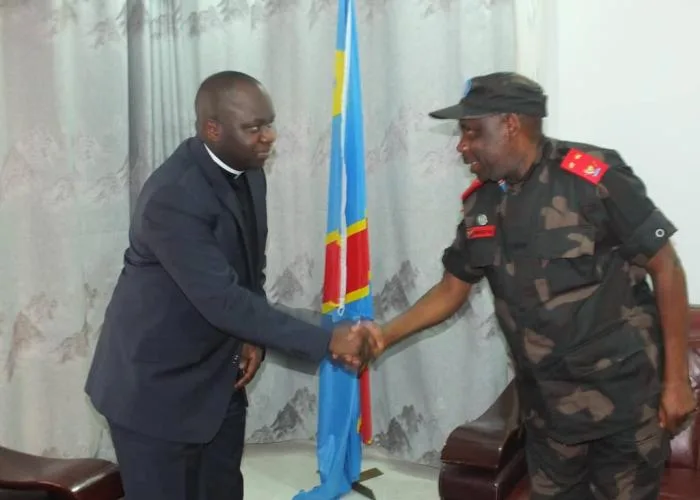 Le Révérend Professeur-Docteur Jonathan Kivhatsi, Président de la Communauté Batiste au Centre de l’Africa qui est venu avec son équipe dirigeante présentés leur civilité au Chef de l’Exécutif Provincial [Photo d’illustration]