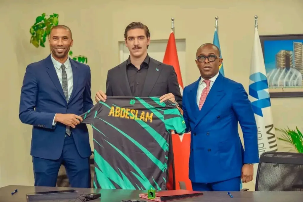 L'ancien défenseur international marocain Abdeslam Ouaddo qui conduira l'AS Vclub lors de la phase des playoff du championnat national de la RDC