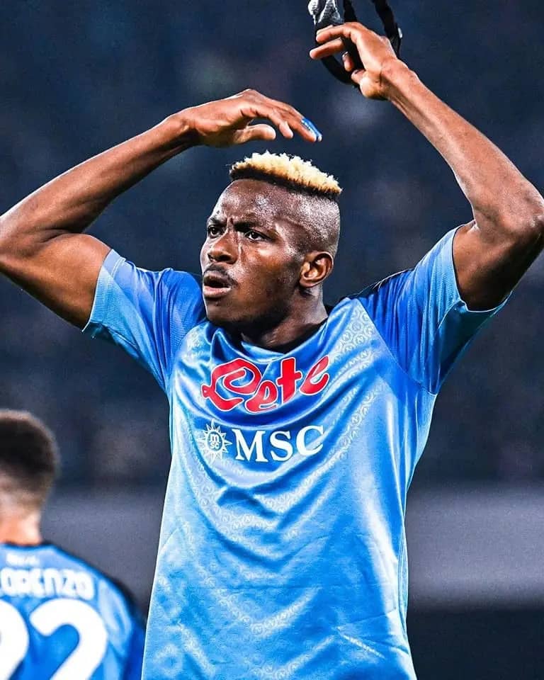 Victor Osimhen répond à Robert Lewandowski, le Barça et Napoli se neutralisent