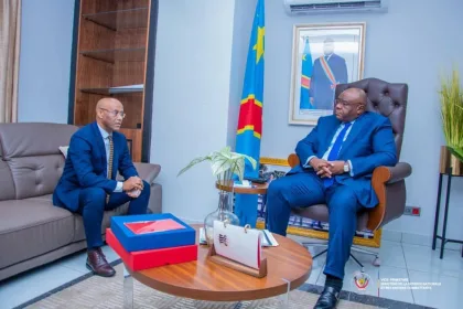 L’ambassadeur de l'État d'Israël accrédité à Kinshasa, Shimon Solomon, est reçu en audience par le vice-Premier ministre, ministre de la Défense nationale Jean-Pierre Bemba Gombo.