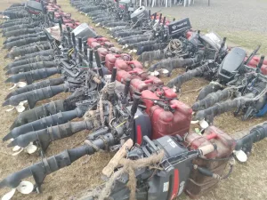 14 pêcheurs, 67 moteurs et 7 pirogues arrêtés par la marine ougandaise ont été remis à la force navale congolaise
