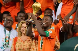 CAN 2023 : "Je vais annoncer ma décision concernant l'équipe nationale" Max Alain Gradel Vainqueur de la coupe d'Afrique des nations avec les éléphants de la côte d'Ivoire, L'expérimenté Max Alain Gradel qui a été parmi les éléments essentiels
