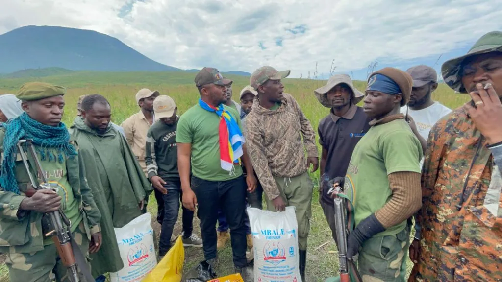 La Jeunesse de l'AVRP assiste les Wazalendo à Kibumba