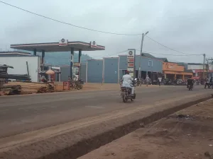 RDC : Augmentation des prix des carburants dans les zones Nord-Ouest La grève des pétroliers entraîne une augmentation du prix du carburant et perturbe la mobilité