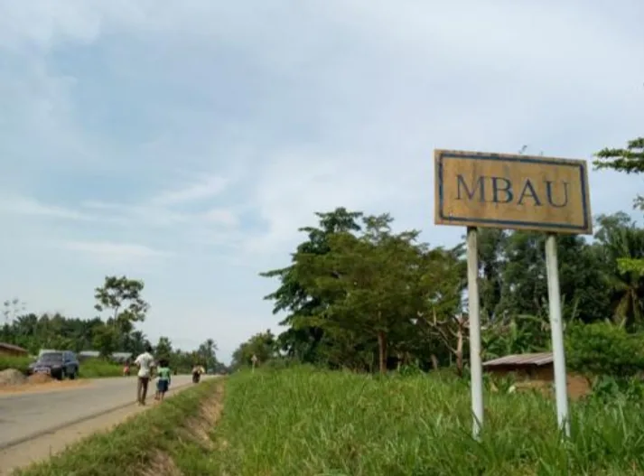 La RN4 à l'entrée de Mbau, en territoire de Beni.