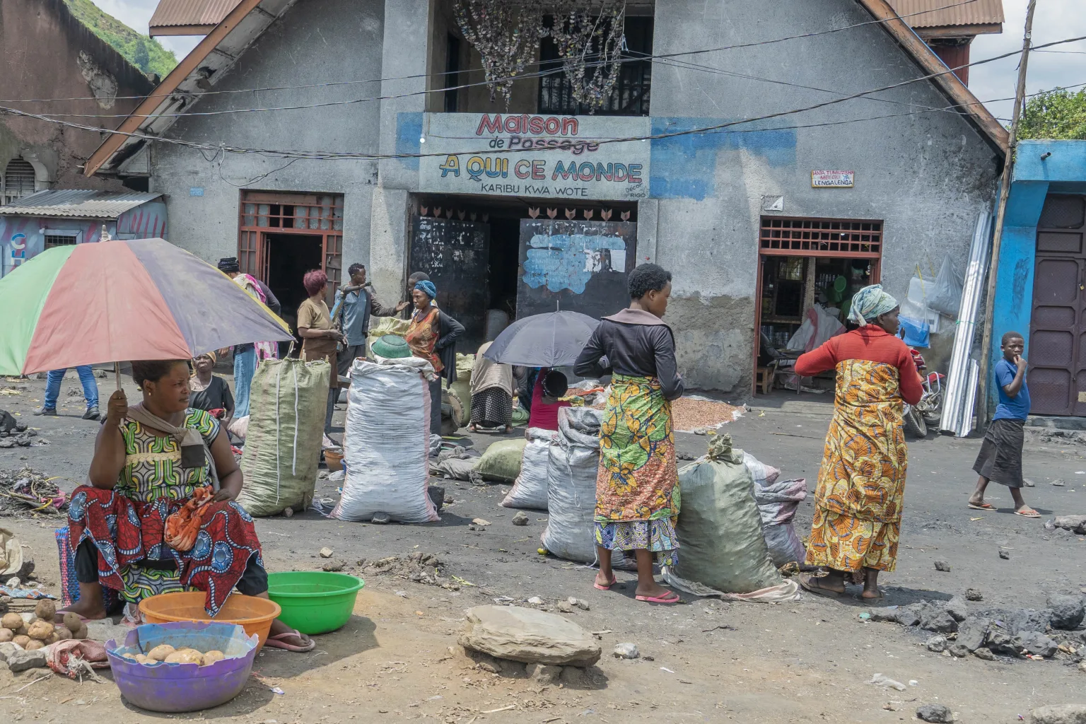 Dans la cité de Sake au marché de MACHA