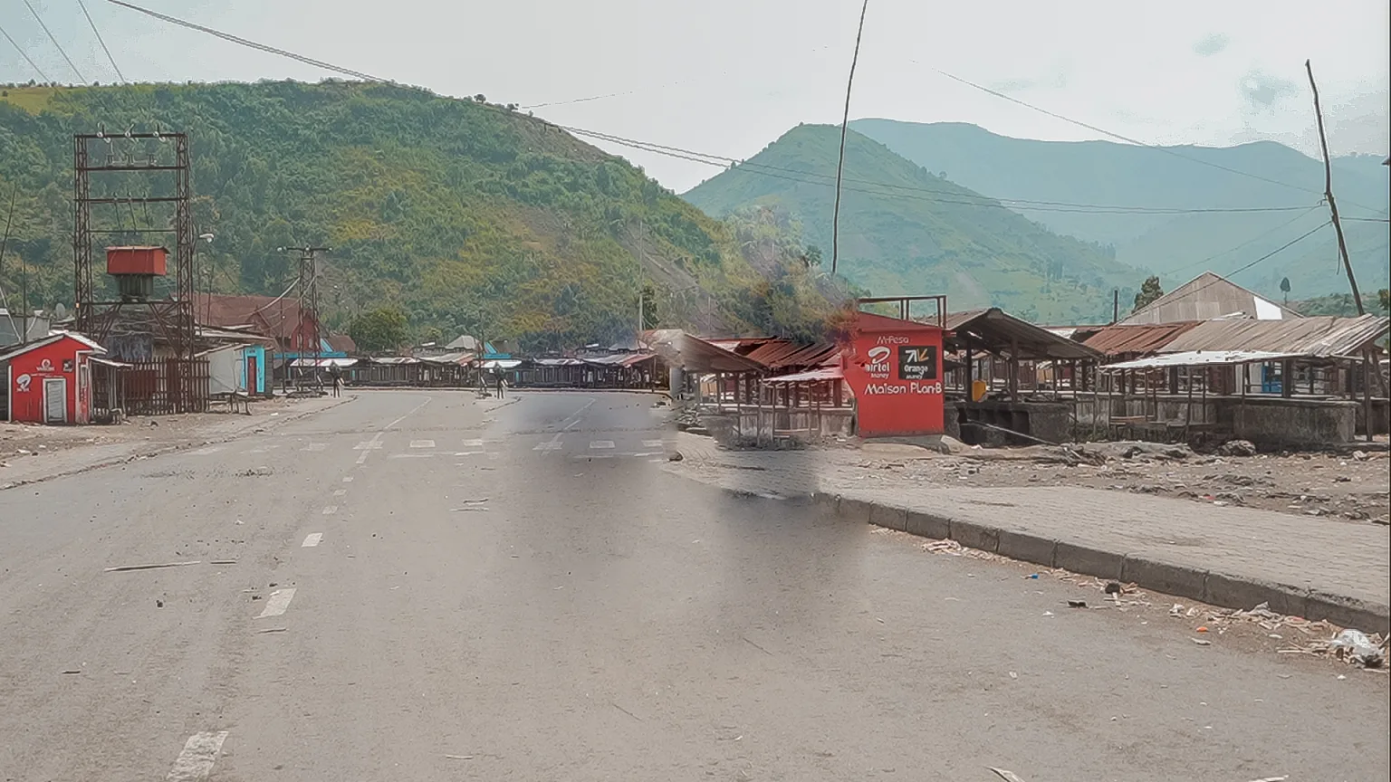Trois morts et deux blessés dans une explosion d'une bombe à Sake