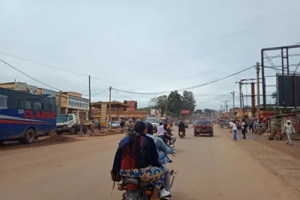 Dans le quartier Kalemire, des bandits porteurs d'armes blanches et à feu ont fait irruption la nuit au domicile d'un curé de l'église anglicane de la paroisse Mumole, en commune de Bulengera, en ville commerciale de Butembo