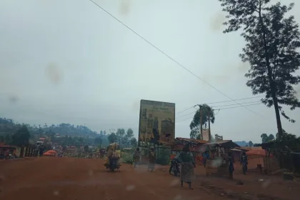 Dans le quartier Kalemire, des bandits porteurs d'armes blanches et à feu ont fait irruption la nuit au domicile d'un curé de l'église anglicane de la paroisse Mumole, en commune de Bulengera, en ville commerciale de Butembo