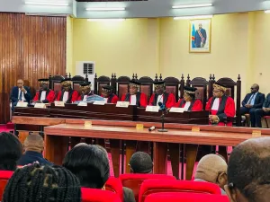 RDC : la Cour constitutionnelle valide la loi référendaire avec des réserves majeures La Cour constitutionnelle de la RDC rejette le cumul de fonctions ministérielles et législatives