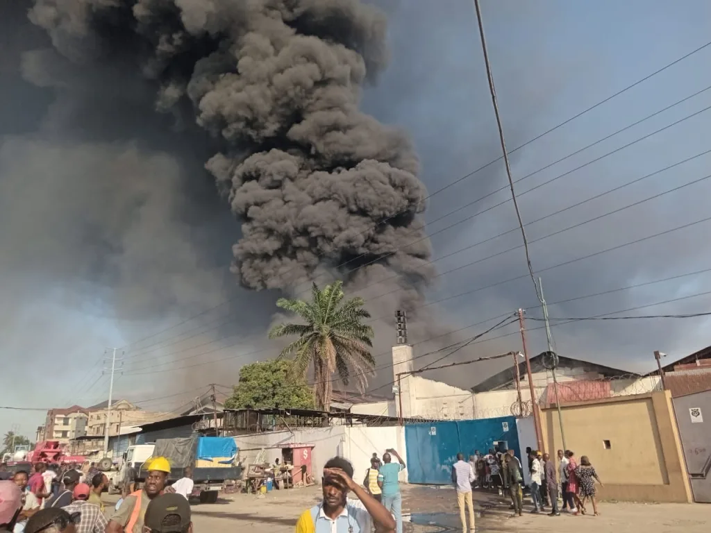 Un incendie s’est déclaré ce mercredi en fin de matinée au niveau de la 12ème Rue Limete industriel