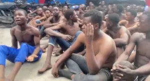 La police arrête plusieurs enfants des policiers parmi les inciviques présumés « Kuluna » au camp Lufungula