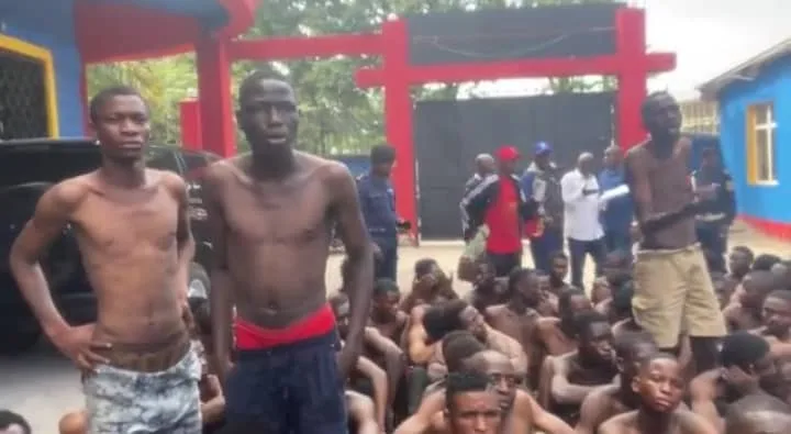 La police arrête plusieurs enfants des policiers parmi les inciviques présumés « Kuluna » au camp Lufungula