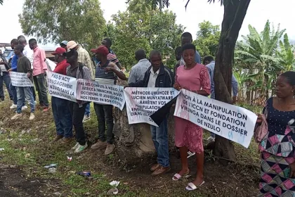 Les acteurs de la société civile du groupement Kamuronza ont organisé un sit-in pour exprimer leur opposition au financement par l'USAID d'un réseau de malfaiteurs opérant au sein du Parc National de Virunga