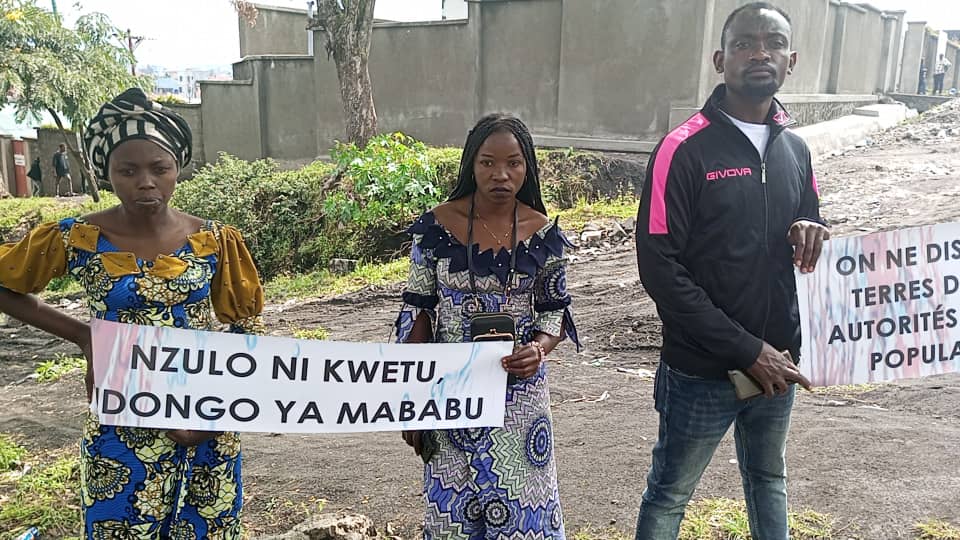 Les acteurs de la société civile du groupement Kamuronza ont organisé un sit-in pour exprimer leur opposition au financement par l'USAID d'un réseau de malfaiteurs opérant au sein du Parc National de Virunga
