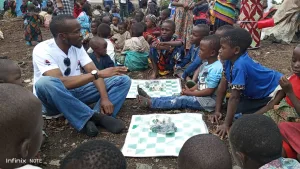 Nyiragongo : Des enfants déplacés initiés à la pratique du jeu d'échecs pour leur épanouissement à Kibati Des enfants déplacés initiés à la pratique du jeu d'échecs pour leur épanouissement à Kibati