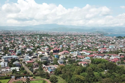 Les enfants plaidant pour la sécurité environnementale et le civisme reçoivent un soutien encourageant du commissaire principal de la ville de Goma