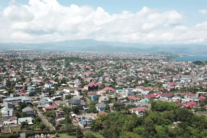 Les enfants plaidant pour la sécurité environnementale et le civisme reçoivent un soutien encourageant du commissaire principal de la ville de Goma