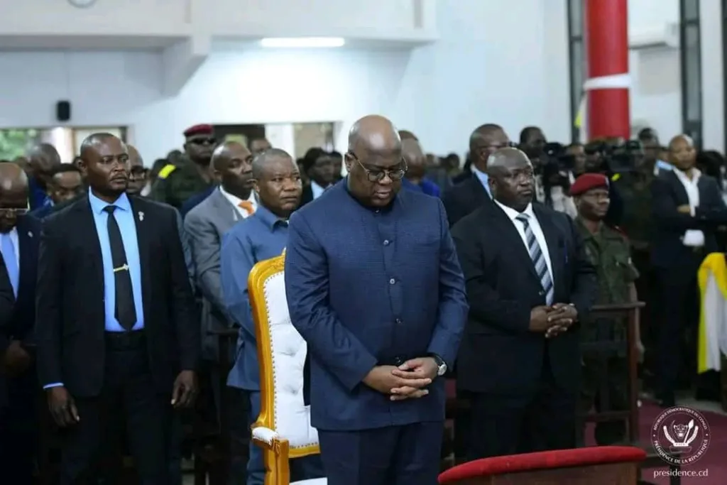 Lundi dernier, à l’Église Notre-Dame de Fatima, le Président Félix Tshisekedi a participé à une messe de requiem marquant le quatrième anniversaire de la disparition de Monseigneur Gérard Mulumba