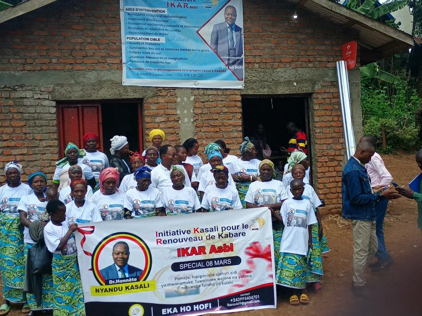 Remise des Bourses d'Excellence KASALI par l'Initiative Kasali pour le Renouveau à Kabare