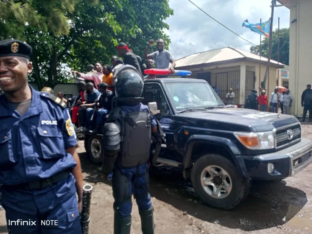 En voulant exiger le départ du maire, une dizaine de militants pro démocratie ont été arrêtés