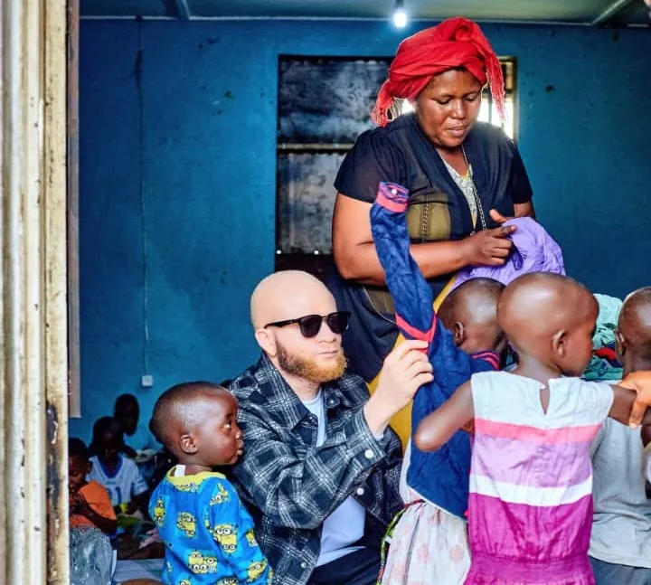 L'artiste musicien Ivon Yusuf au chevet des orphelins du centre d'encadrement des enfants "Maman Jeanne"
