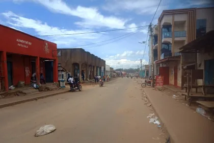 Vue du centre commercial de Matonge, en commune de Mulekera lors de manifestation improvisée des écoliers ce lundi 15 avril