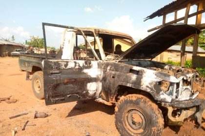 Deux jeeps incendiées et un militaire UPDF tué dans une attaque ADF près de Mangina