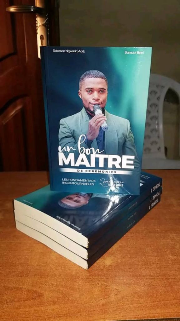 "Un Bon Maître de Cérémonie" de Salomon Ngwasi verni sur fonds baptismaux