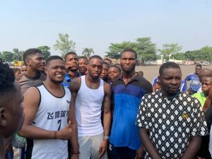 Football : Aaron Wan-Bissaka de Manchester United passe du bon temps à Kinshasa dans son quartier Ndjili Aaron Wan-Bissaka de Manchester United passe du bon temps à Kinshasa dans son quartier Ndjili