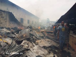 Kinshasa : Un incendie au marché urbain de Matete cause plusieurs dégâts matériels Un incendie au marché urbain de Matete cause plusieurs dégâts matériels