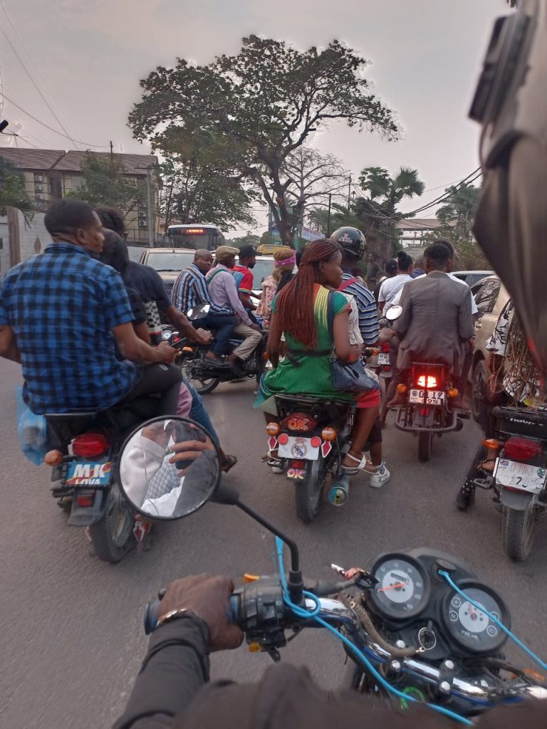 Délabrement de l’avenue du Tourisme, les usagers endurent un calvaire