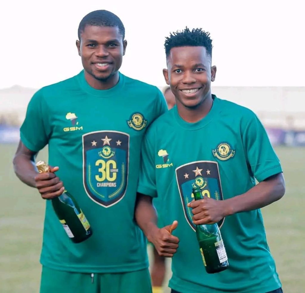 Les Congolais Maxi Nzengele vainqueur du championnat, Inonga Baka et Fabrice Ngoma sur le podium