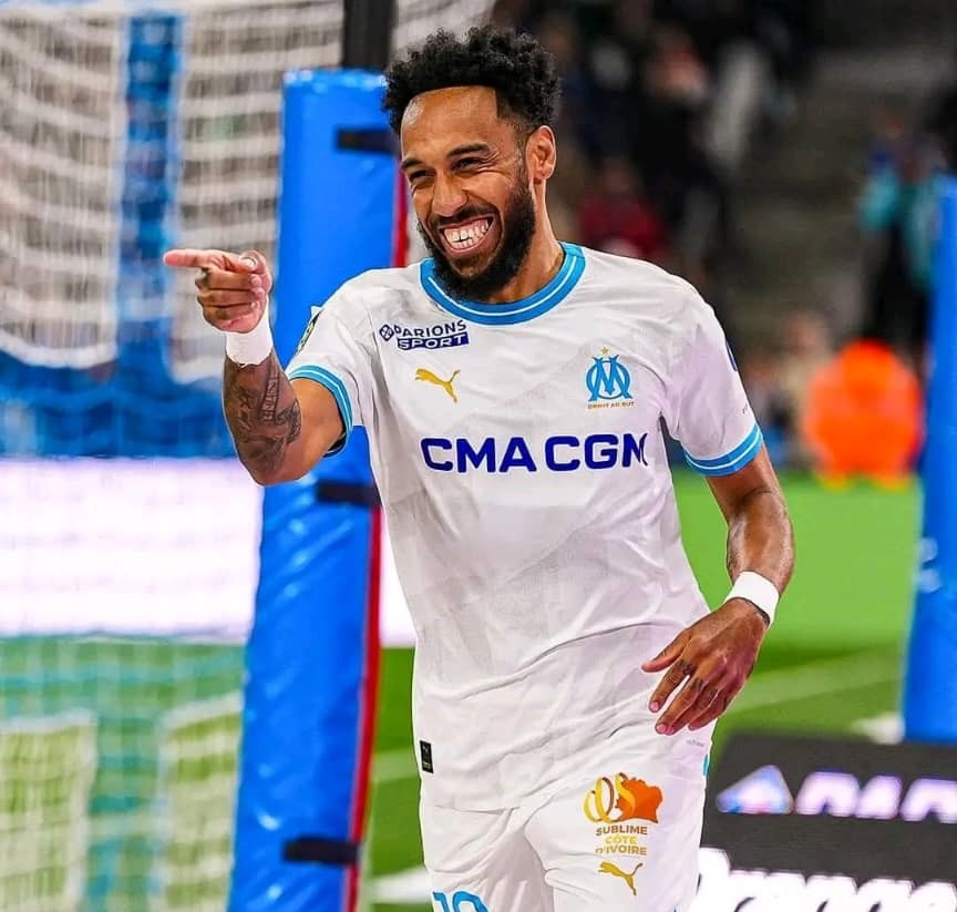 Aubameyang succède à Chancel Mbemba