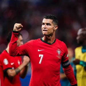 Cristiano Ronaldo : Un Parcours Légendaire à l'Euro La légende vivante du football, Cristiano Ronaldo, a marqué l'histoire en devenant le seul joueur à avoir participé à six Championnats d'Europe des Nations