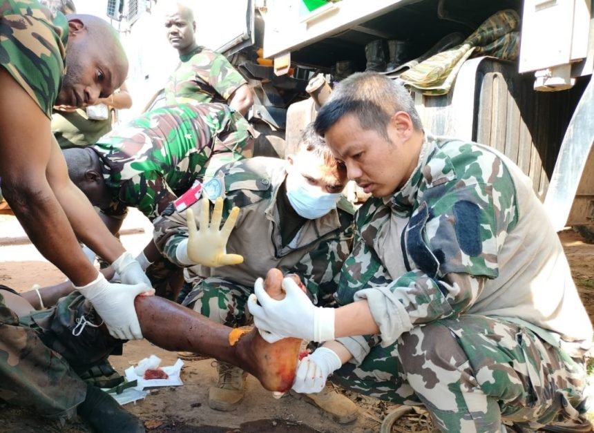 Les Casques Bleus de la MONUSCO Portent Secours aux Militaires Congolais Blessés au Front Contre le M23 à Kanyabayonga