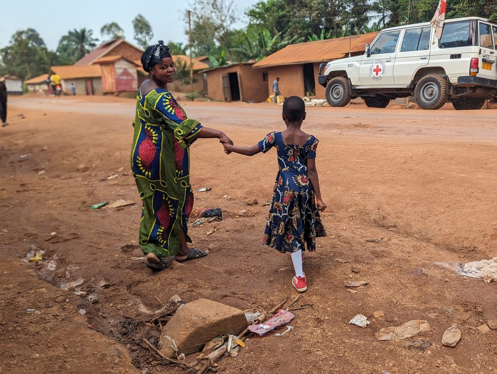 60 enfants retrouvent leurs familles grâce à l’opération de réunification familiale menée par le CICR