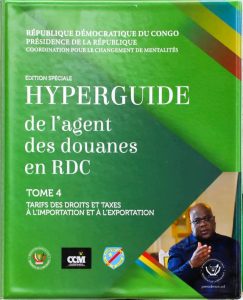 La présidence remet des conteneurs de manuels de lutte contre la corruption à la DGDA