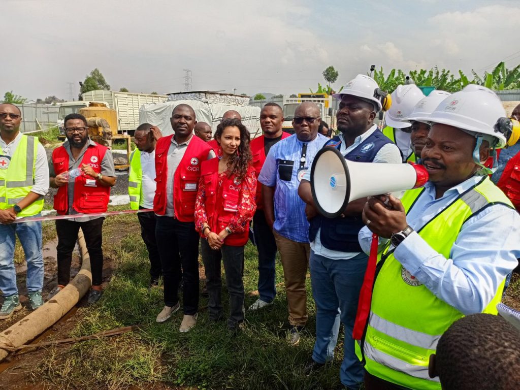 L'eau coule enfin grâce au forage du CICR en partenariat avec le gouvernement congolais