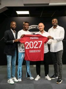 Le jeune défenseur central congolais Mwimba Isala signe en France