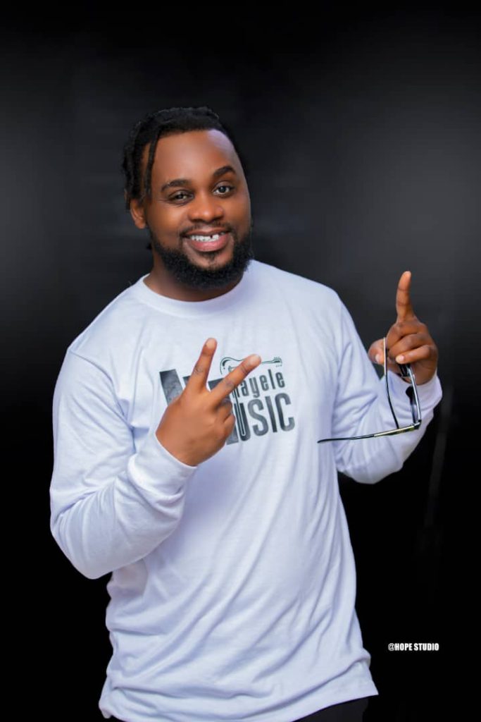 Le patron de l'orchestre Mayele Music, Alain Kanzien, reconnaît la grandeur de tous ses anciens chefs