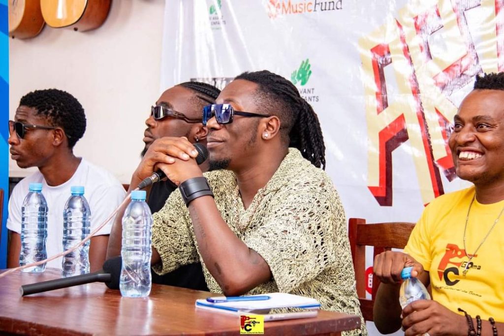 L'artiste international RJ Kaniera promet d' assister les déplacés de guerre