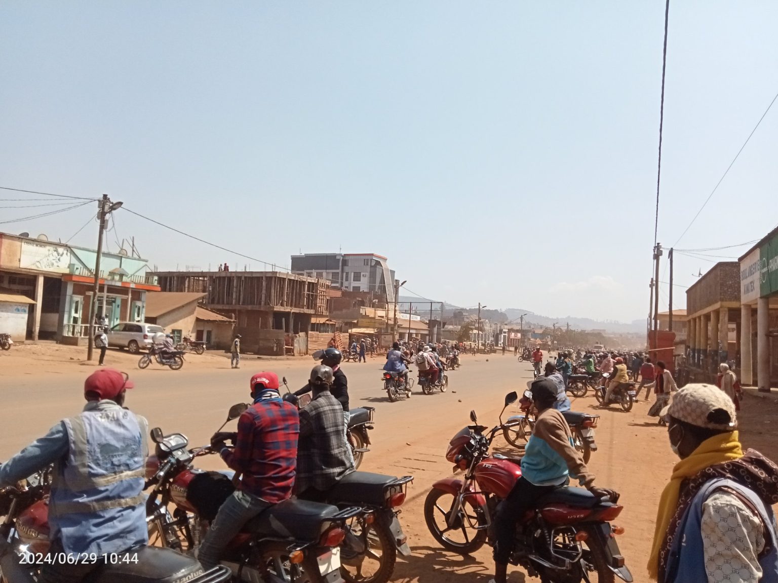 Un infirmier tué par des hommes armés en uniforme à Kisingiri