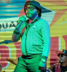 L'artiste musicien Papy KERO s'est produit chez BM Royal